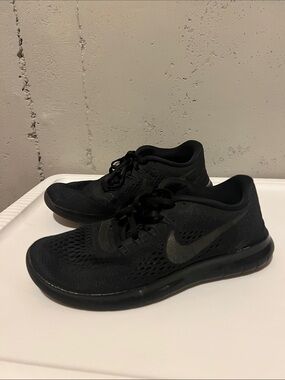 Nike Women’s Black Mesh Lightweight Training Sneakers